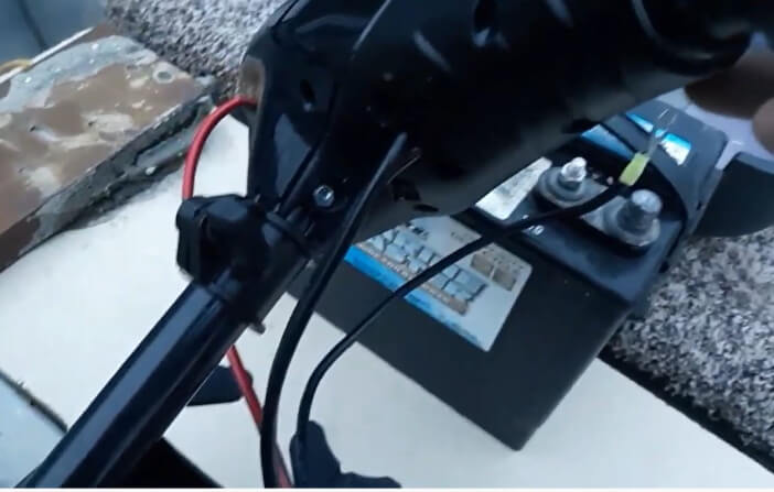do i need a circuit breaker between my trolling motor and battery