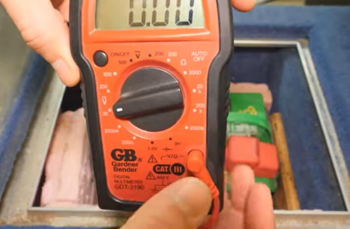 how to test a deep cycle battery with a multimeter