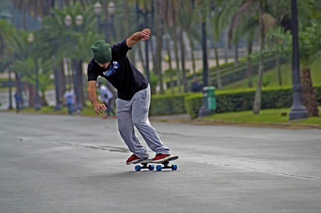 freeride vs downhill longboard