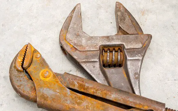 how to remove rust from your tools