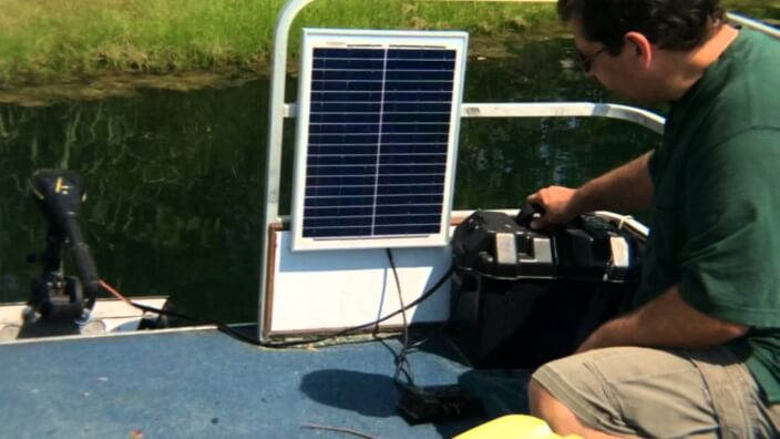 advantages of charging trolling motor batteries with solar