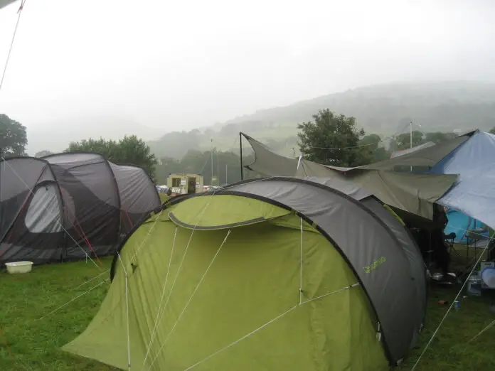 how to keep tent floor dry in rain