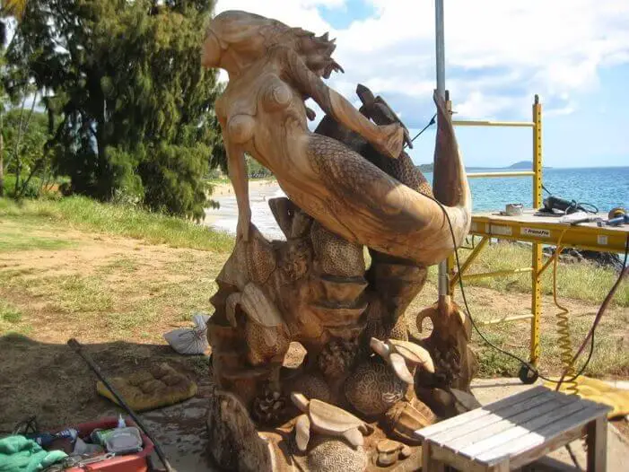 the mermaid on coral reef chainsaw carving