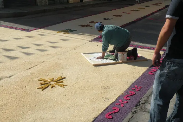 coloring your sawdust