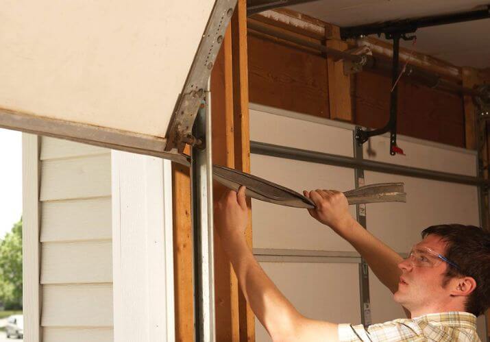 can you use magic eraser on garage door (1)