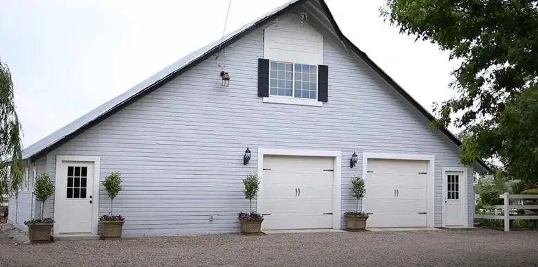 what to plant on either side of garage